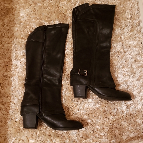 Boots - Picture 2 of 3